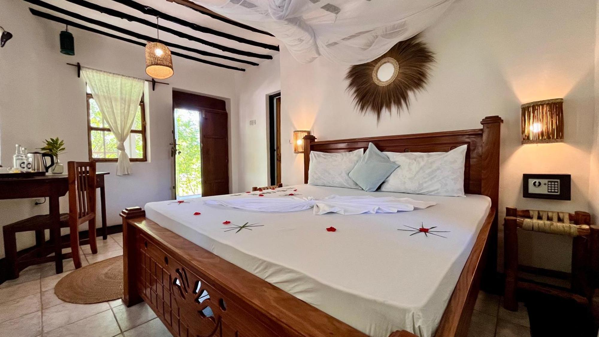 Tiki Beach Club & Resort (Adults Only) Bwejuu Buitenkant foto