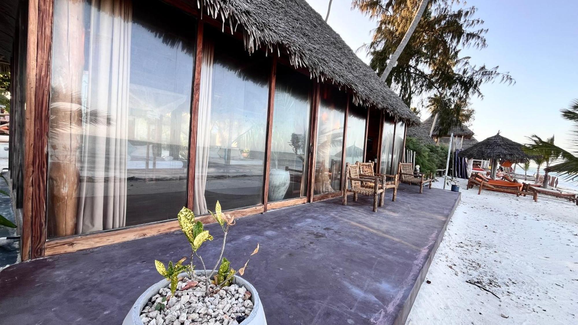 Tiki Beach Club & Resort (Adults Only) Bwejuu Buitenkant foto